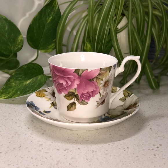 Victoria’s Secret teacup & saucer set - collector’s item, limited edition - Picture 2 of 11
